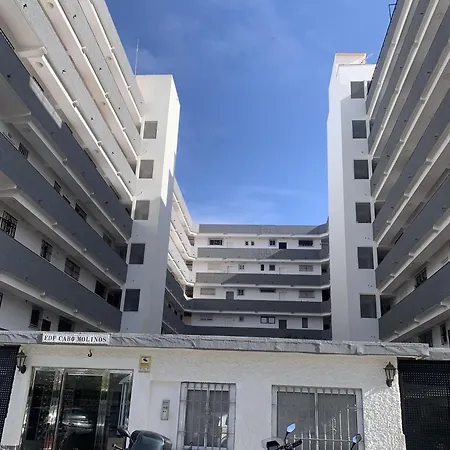 Estudio Junto Al Mar 托雷莫利诺斯